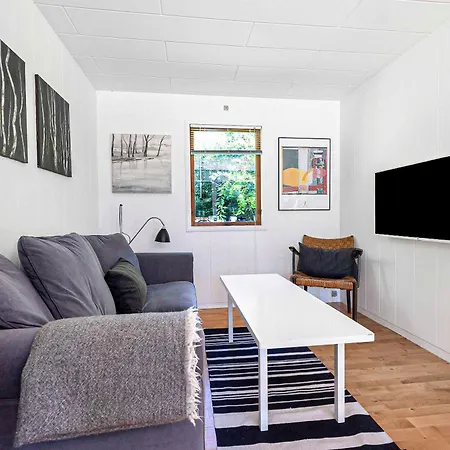 Beautiful Summer House Near Forest And Dom wakacyjny Højby