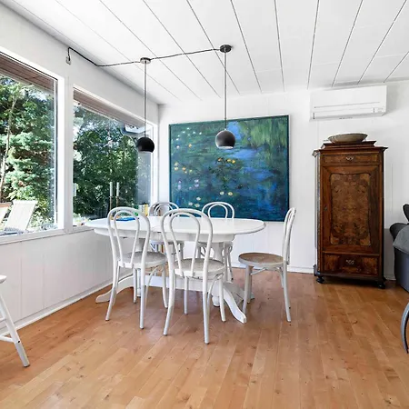 Beautiful Summer House Near Forest And Dom wakacyjny Højby