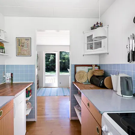 Vakantiehuis Beautiful Summer House Near Forest And
