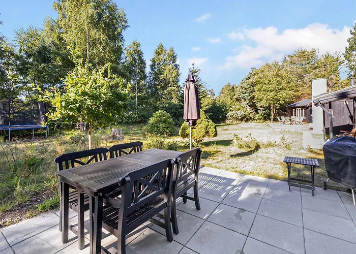 Feriehus Beautiful Summer House Near Forest And