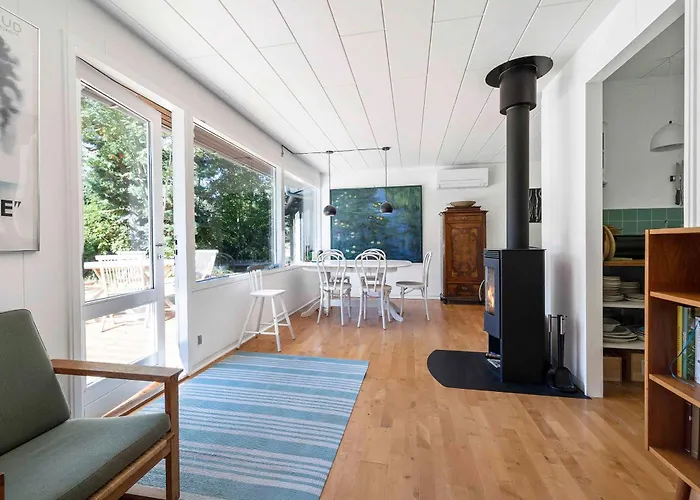 Feriehus Beautiful Summer House Near Forest And